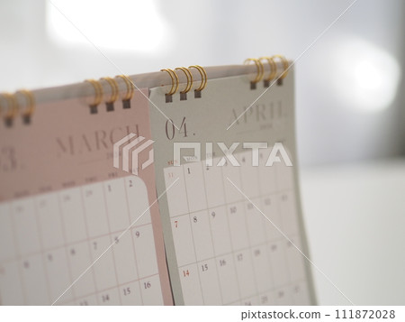 Desk calendar (April 2024) 111872028
