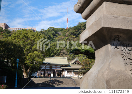 照國神社和城山的風景 照國神社和城山的風景 111872349