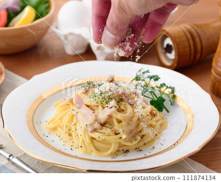 carbonara spaghetti 111874134