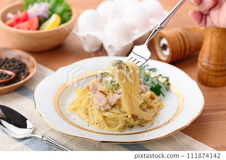 carbonara spaghetti carbonara spaghetti 111874142