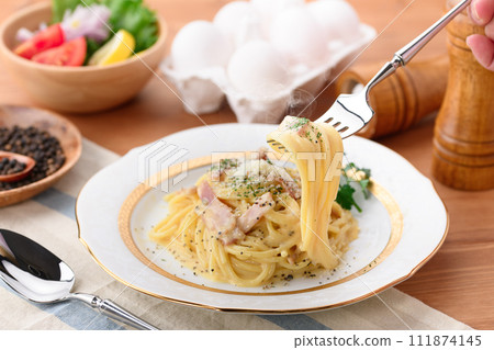 carbonara spaghetti carbonara spaghetti 111874145