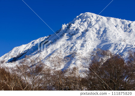 從纜車上看到的冬季山景 從纜車上看到的冬季山景 111875820