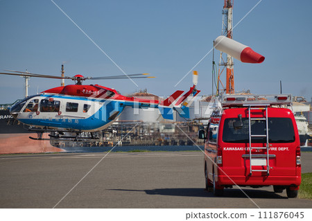 川崎市消防署航空隊「宗風1號」及指揮車 川崎市消防署航空隊「宗風1號」及指揮車 111876045