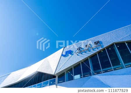 北陸新幹線小松站前的風景 | 外觀設計靈感來自神聖的白山雪山 | 2024 年 2 月 | 石川縣小松市 111877829