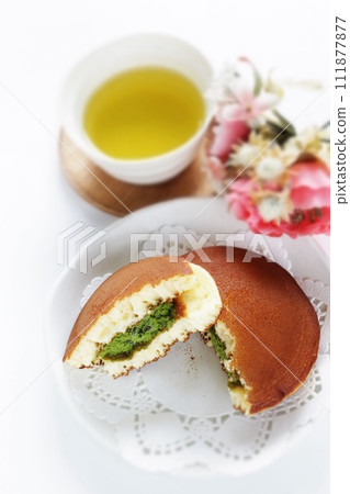 Matcha dorayaki 111877877