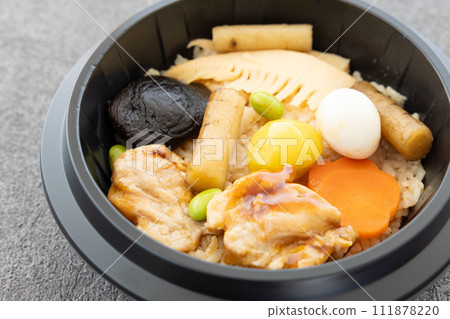 Delicious kamameshi bento 111878220
