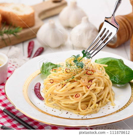 Peperoncino spaghetti Peperoncino spaghetti 111878612