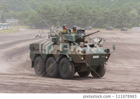陸上自衛隊87式偵察車參加閱兵 陸上自衛隊87式偵察車參加閱兵 111878983