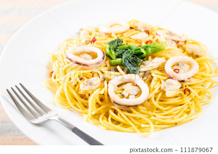 Delicious rape blossom and squid pasta 111879067