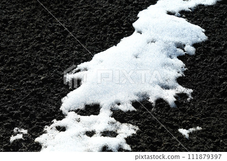 Remaining snow in the ridges of the field after harvesting vegetables 111879397