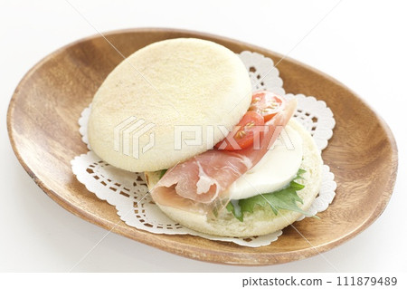 英式鬆餅火腿三明治 111879489