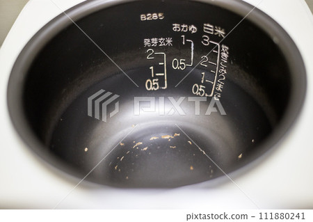 Inner pot of rice cooker - fluorine coating peels off, eternal chemical substances 111880241