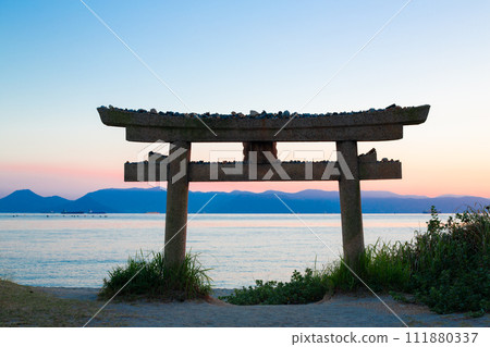 直島海邊的惠比壽神社鳥居 直島海邊的惠比壽神社鳥居 111880337