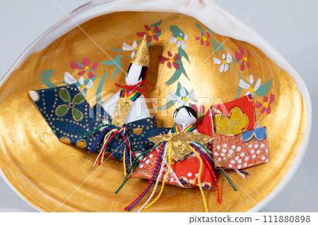 Shell-crafted Hina dolls and Dairi-sama Shell-crafted Hina dolls and Dairi-sama 111880898