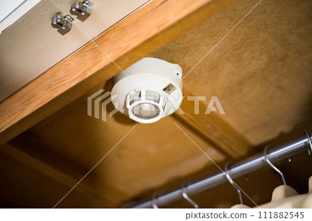 住宅衣櫃內火災警報器 住宅衣櫃內火災警報器 111882545