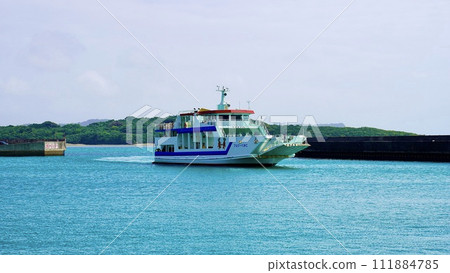 Ferry New Kugani entering Heshikiya Port 111884785