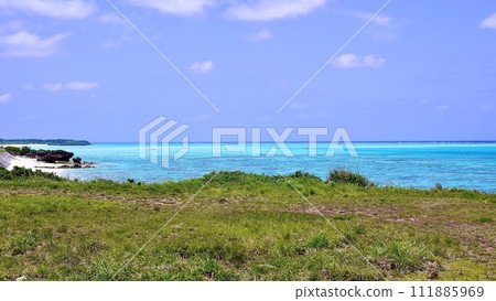 Seascape of Okanekyu coast in Yoron Island, Kagoshima Prefecture 111885969
