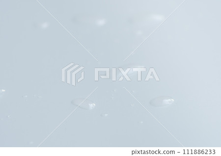 白色背景與水滴 白色背景與水滴 111886233