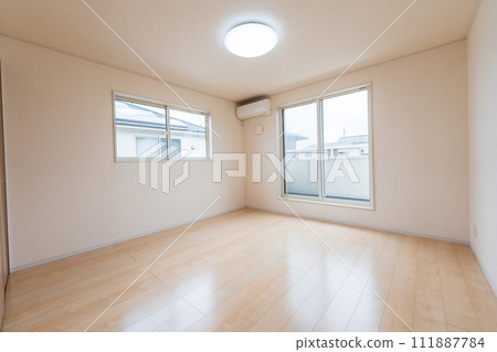 Bright Western-style room 111887784