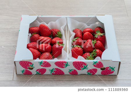 Strawberries as a return gift for hometown tax donations Strawberries as a return gift for hometown tax donations 111889360