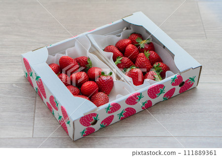 Strawberries as a return gift for hometown tax donations 111889361