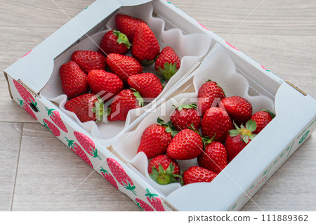 Strawberries as a return gift for hometown tax donations 111889362