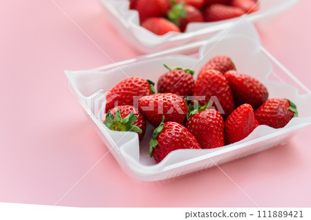 Strawberries as a return gift for hometown tax donations Strawberries as a return gift for hometown tax donations 111889421