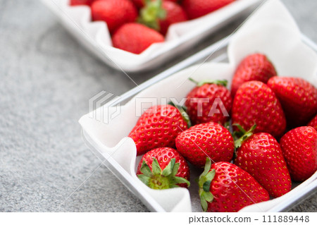 Strawberries as a return gift for hometown tax donations 111889448