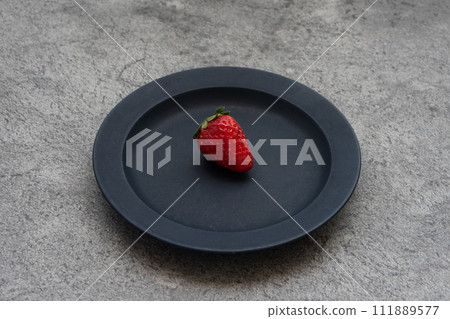 盤子裡的草莓 盤子裡的草莓 111889577