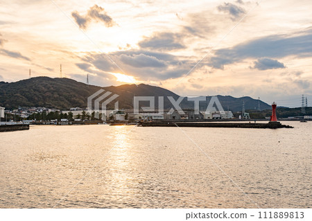 大阪府三崎町深日港的夜景 大阪府三崎町深日港的夜景 111889813