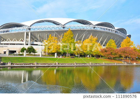 Niigata Stadium in autumn leaves (Niigata Prefecture) 111890576