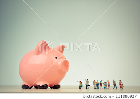 Miniature people and giant piggy bank. Family budget concept 111890927