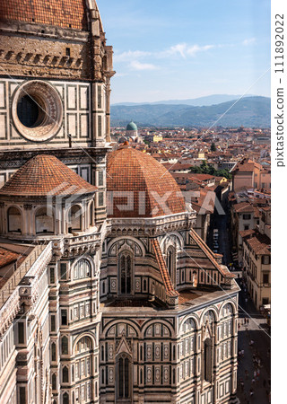 Neo-gothic facade of the cathedral Santa Maria del Fiore in Florence 111892022