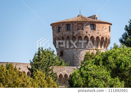 Tower of the Medici fortress in the Tuscan city of Volterra 111892081