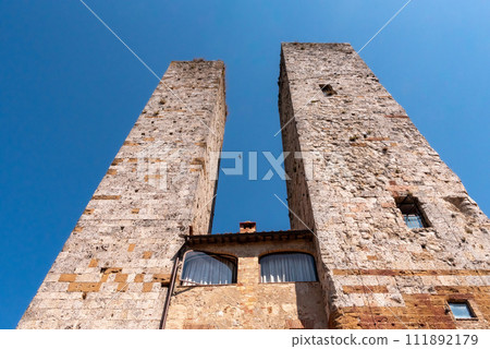 View of the Salvucci towers in San Gimignano 111892179