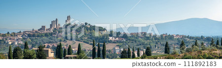 Panoramic view of famous medieval town San Gimignano in the Tuscany 111892183