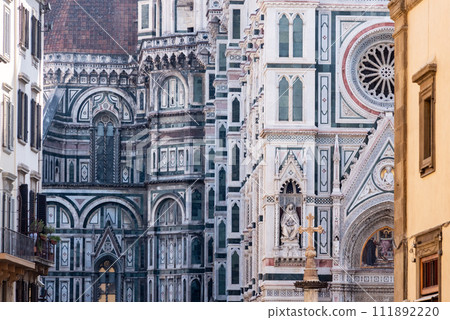 Neo-gothic facade of the cathedral Santa Maria del Fiore in Florence 111892220