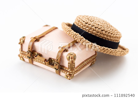 Travel bag trunk and straw hat Travel bag trunk and straw hat 111892540