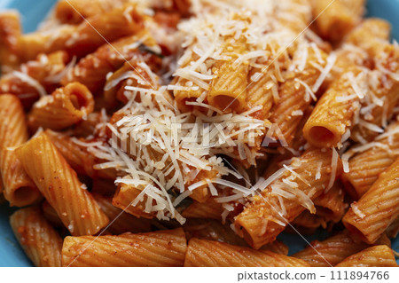 Rigatoni al sugo di carne Rigatoni al sugo di carne 111894766