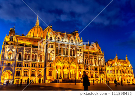 Illuminated building of the Budapest Parliament at night. Hungary 111898455