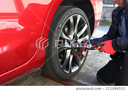 Studless tire replacement work 111899331