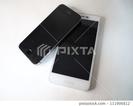 2 smartphones 111900812