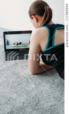 Virtual fitness class online training woman video Virtual fitness class online training woman video 111900984