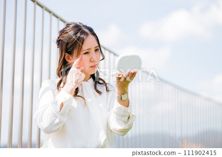 修妝的女人(眼部、眼周、皺紋、除皺、抗老) 修妝的女人(眼部、眼周、皺紋、除皺、抗老) 111902415