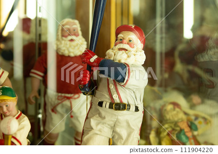 打棒球的聖誕老人 111904220