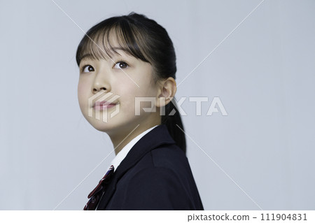 Female student's portrait 111904831