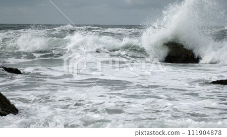 Splash of waves hitting the rocks of the rough Japan Sea in winter 111904878