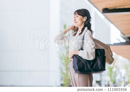 Business woman and working mother standing in a city office district 111905936