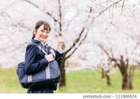 國中生、高中生、女高中生、櫻花盛開下的女高中生（握拳） 111906024