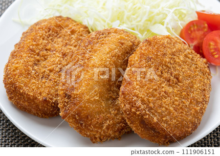 3 croquettes (flat oval potato croquettes). 111906151